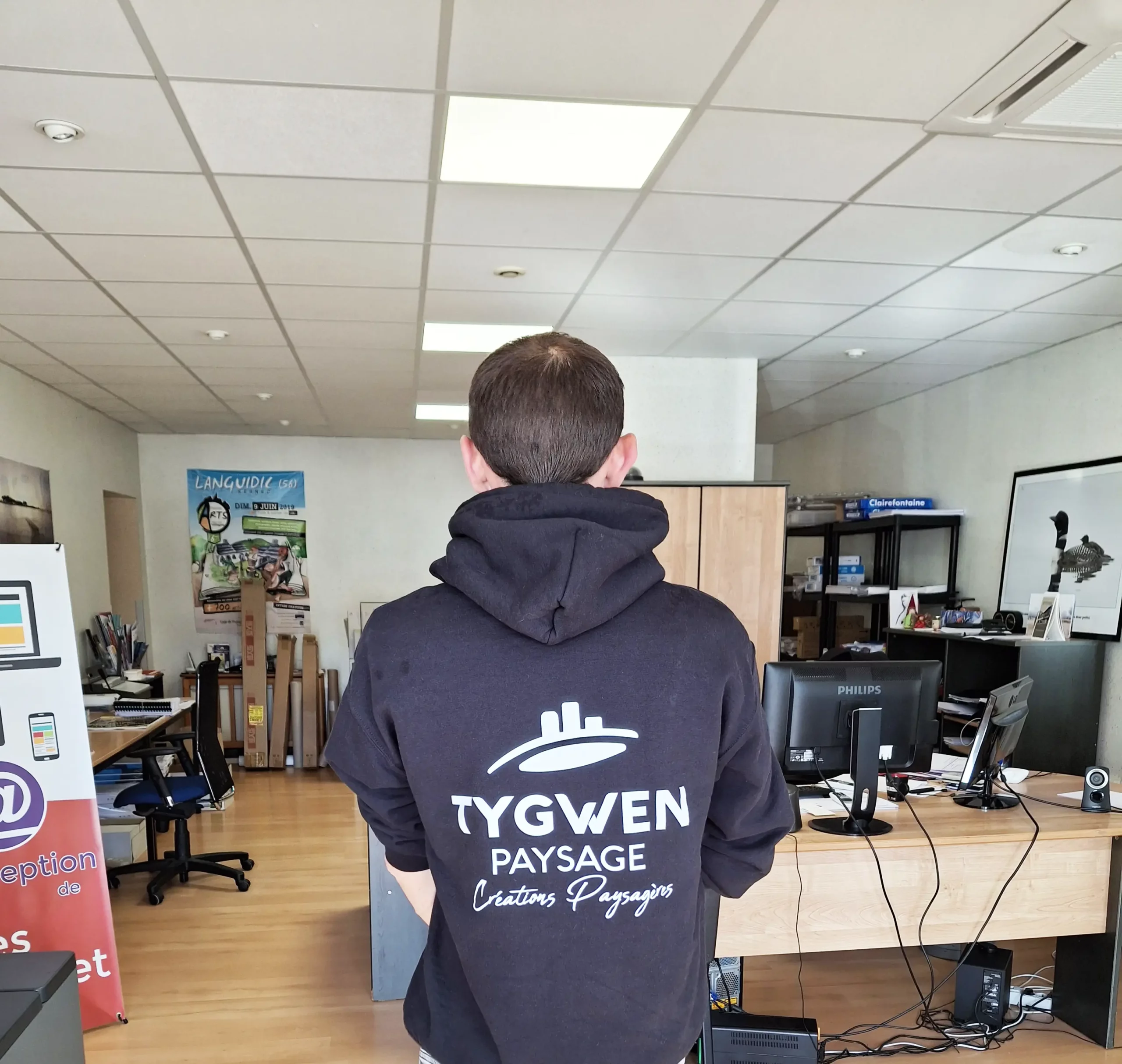 sweat avec impression coeur et dos logo blanc ty gwen paysage